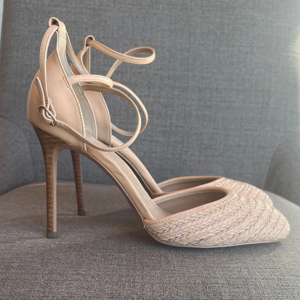 Worn 1x Banana Republic Women's beige stilettos- like new/ excellent condition - Picture 2 of 10